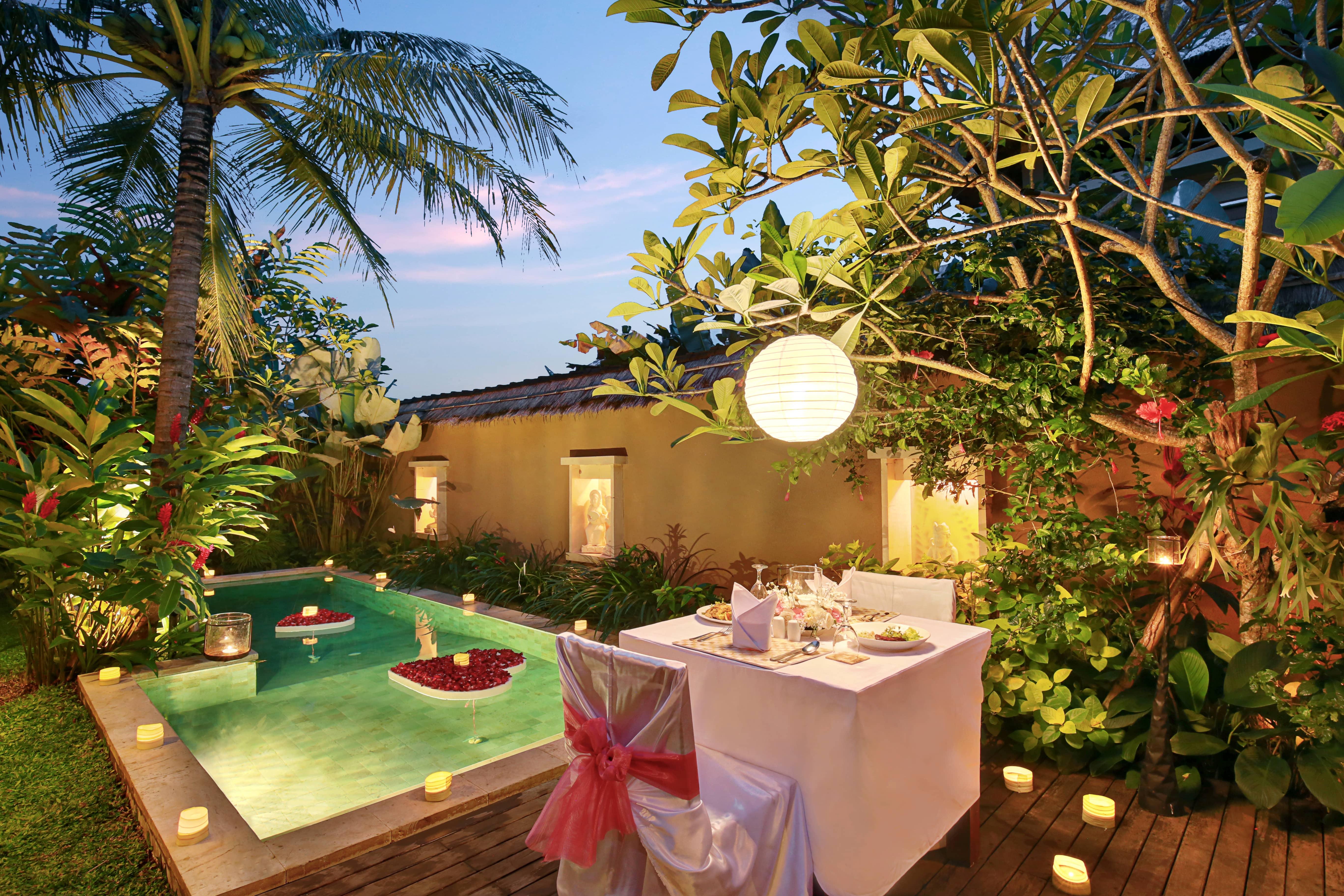 우붓 뉴 발리 리조트&스파 외부 사진 A private pool at the resort