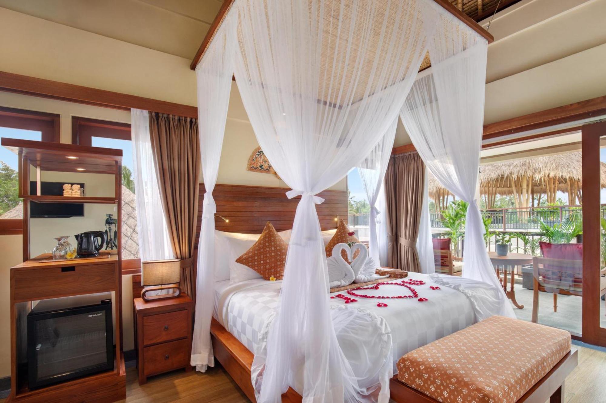 우붓 뉴 발리 리조트&스파 객실 사진 A canopy bed