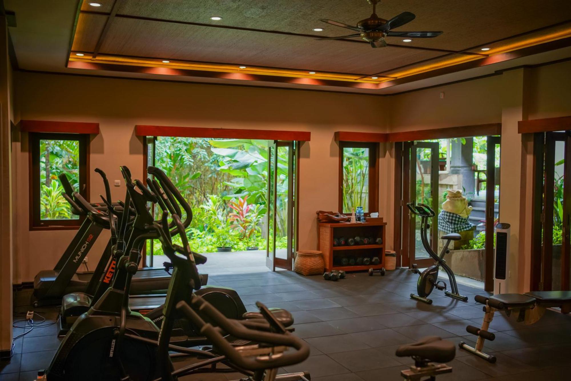 우붓 뉴 발리 리조트&스파 외부 사진 The gym at the resort